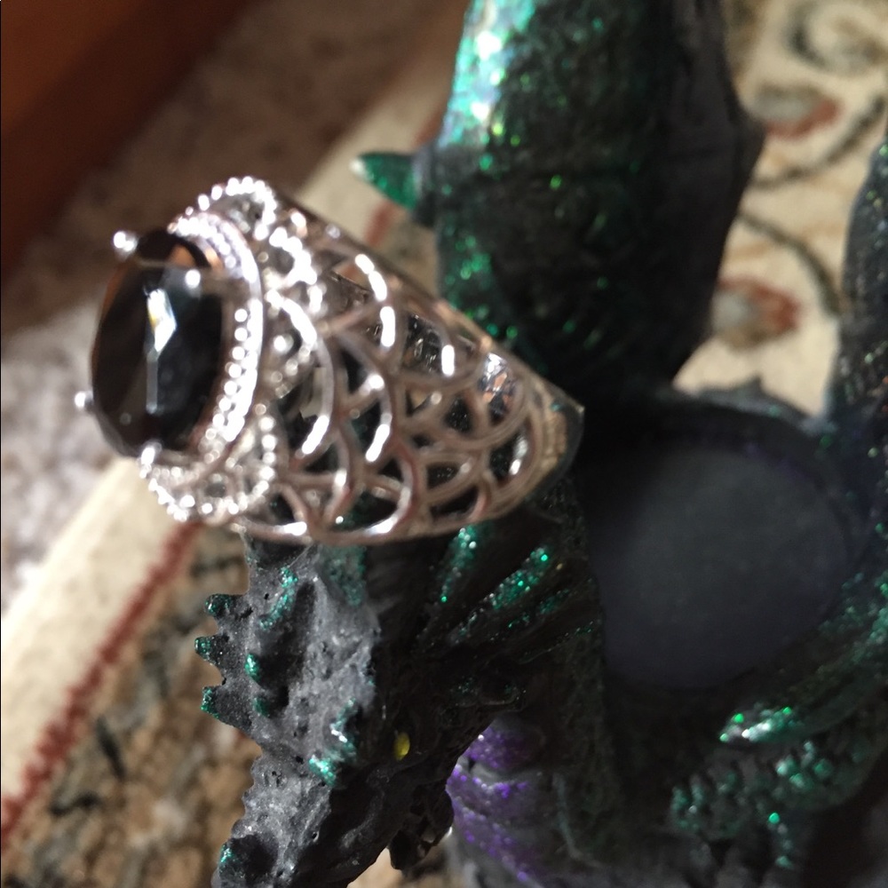SOLD. CALIFORNIA BLACK JADE RING - Picture 2 of 5